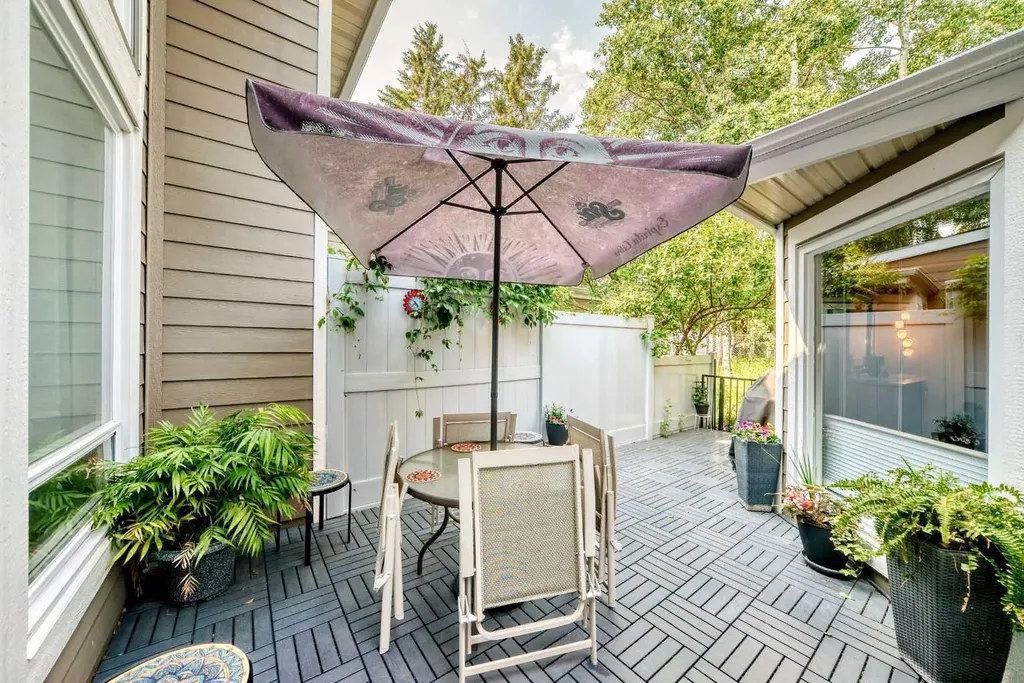 66 Woodmeadow Close SW Calgary AB T2W 4L8