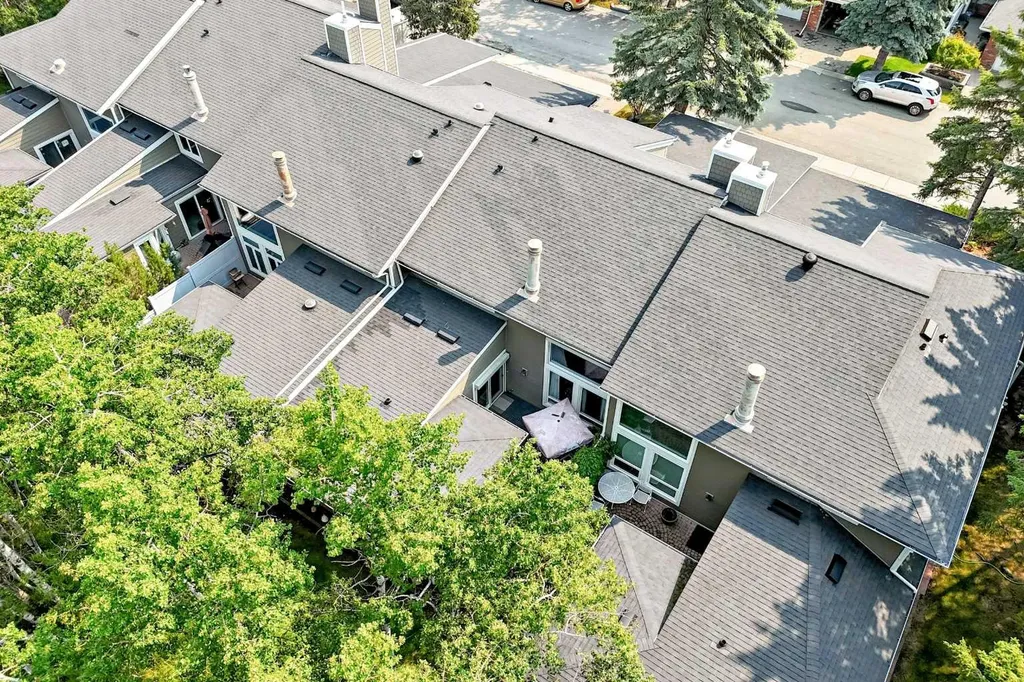 66 Woodmeadow Close SW Calgary AB T2W 4L8
