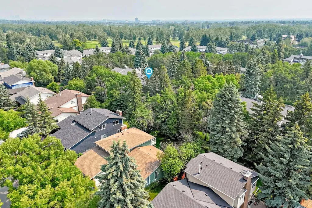 66 Woodmeadow Close SW Calgary AB T2W 4L8