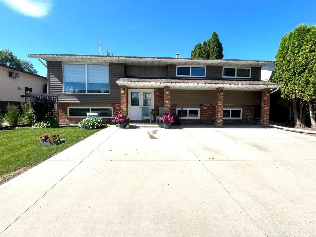 53 Carswell Road SE Medicine Hat AB T1B1L9