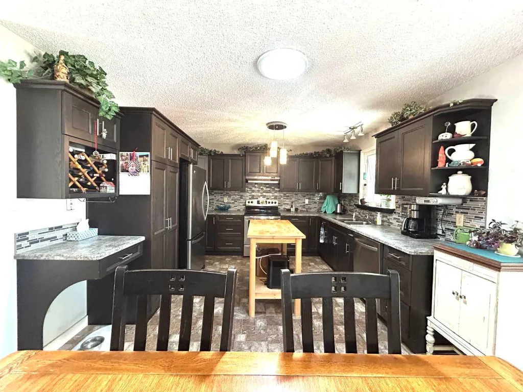 53 Carswell Road SE Medicine Hat AB T1B1L9