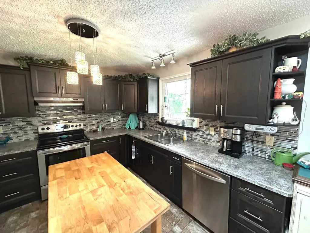 53 Carswell Road SE Medicine Hat AB T1B1L9