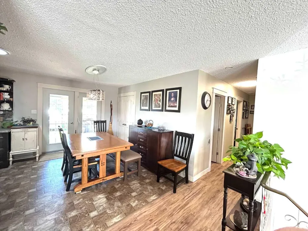 53 Carswell Road SE Medicine Hat AB T1B1L9