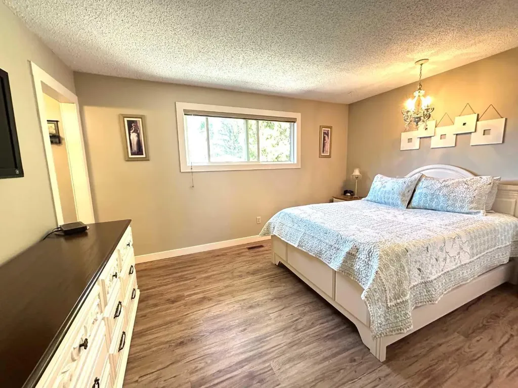 53 Carswell Road SE Medicine Hat AB T1B1L9