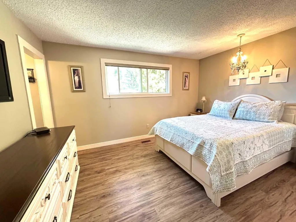 53 Carswell Road SE Medicine Hat AB T1B1L9