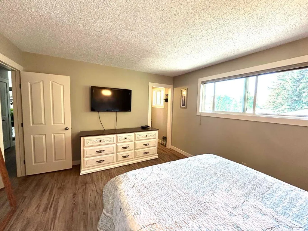 53 Carswell Road SE Medicine Hat AB T1B1L9