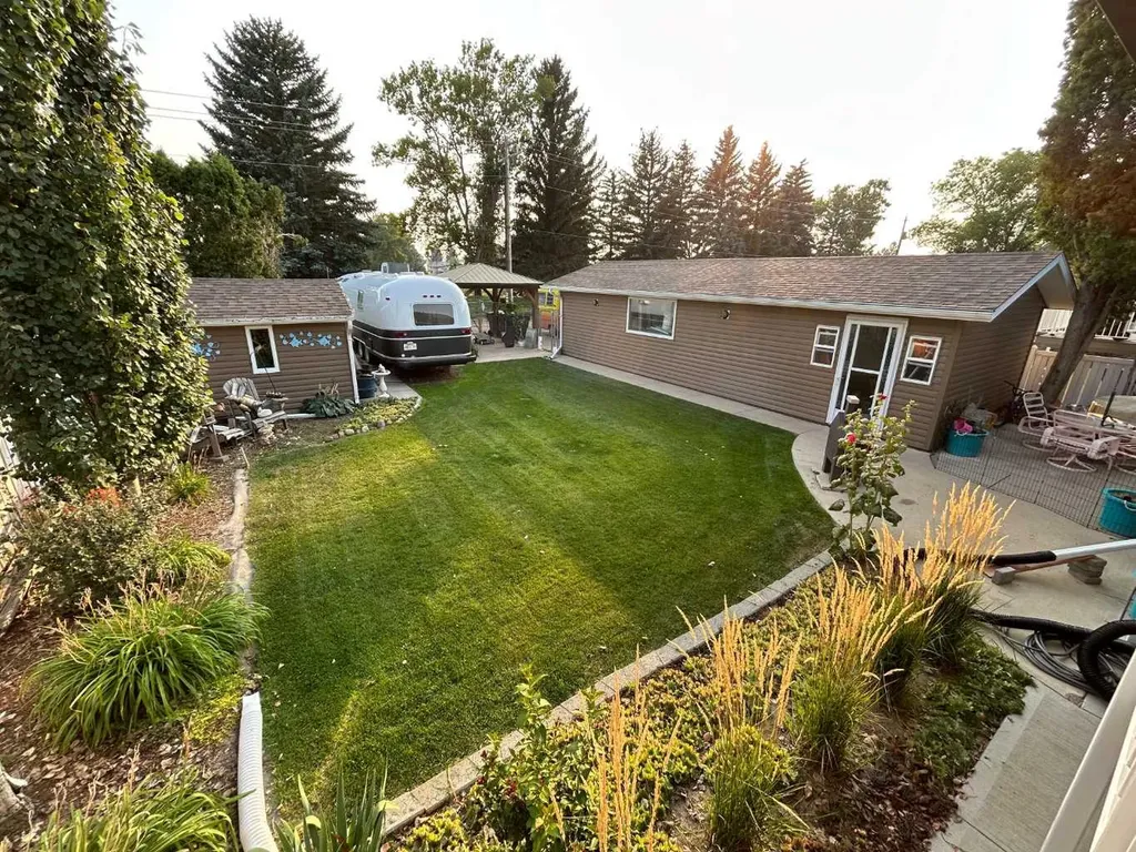 53 Carswell Road SE Medicine Hat AB T1B1L9