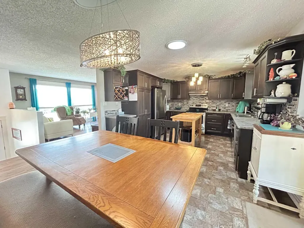 53 Carswell Road SE Medicine Hat AB T1B1L9