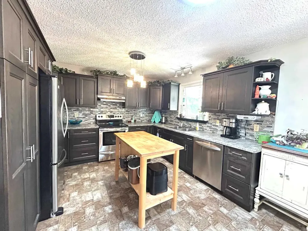 53 Carswell Road SE Medicine Hat AB T1B1L9