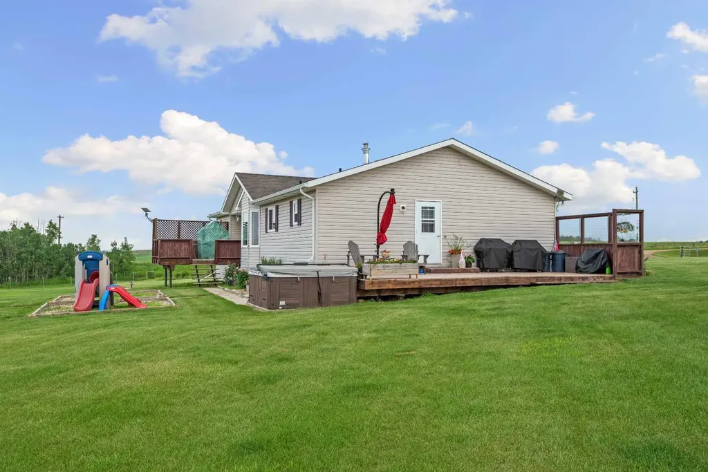 201043 Twp Road 342 Rural Starland County AB T0J 2Y0