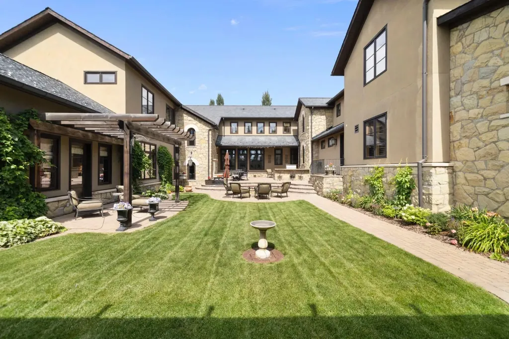 209 Pinnacle Ridge Place SW Rural Rocky View County AB T3Z 3N8