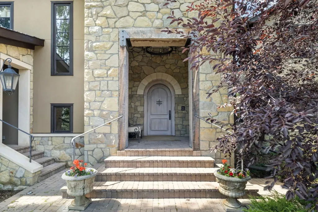 209 Pinnacle Ridge Place SW Rural Rocky View County AB T3Z 3N8