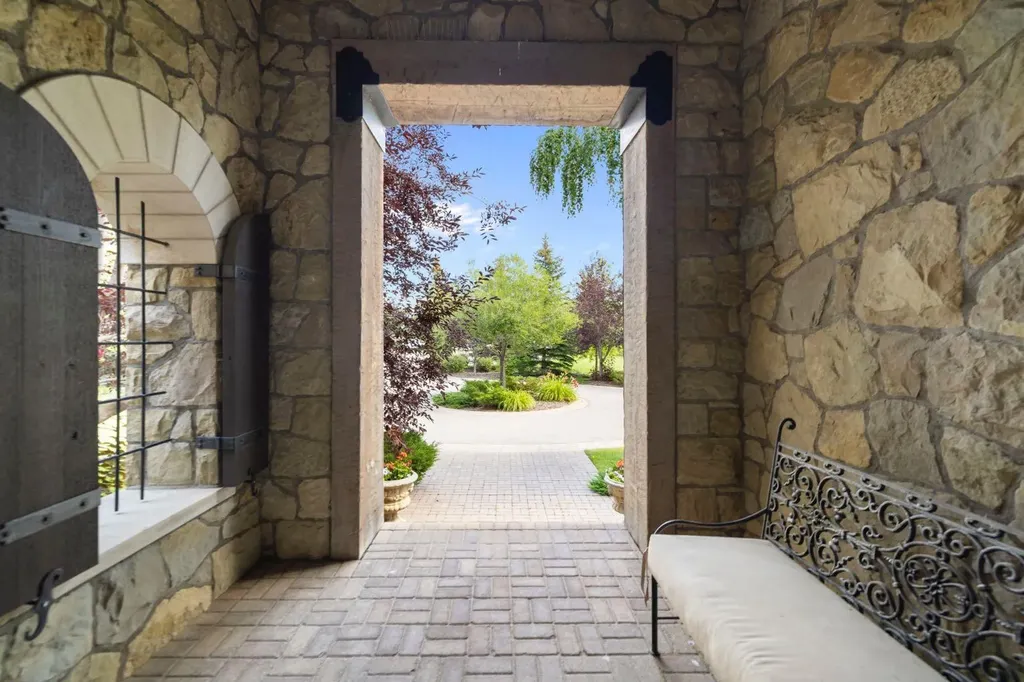 209 Pinnacle Ridge Place SW Rural Rocky View County AB T3Z 3N8