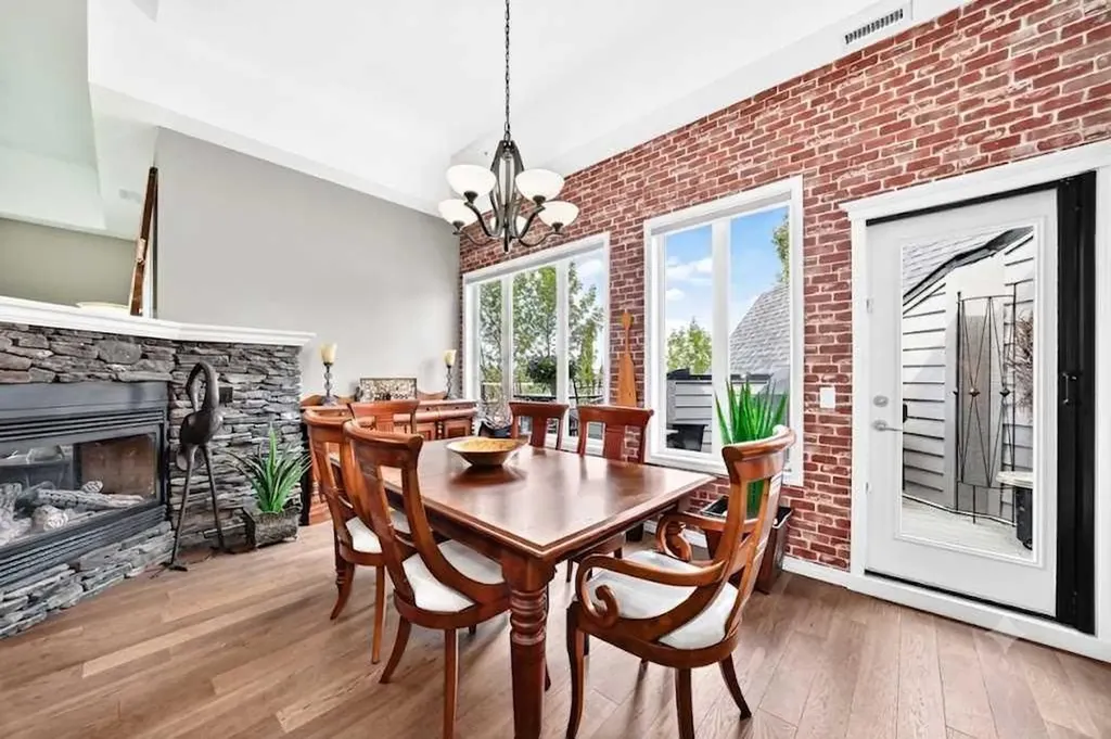 15 Everstone Drive SW Calgary AB T2Y 5B5
