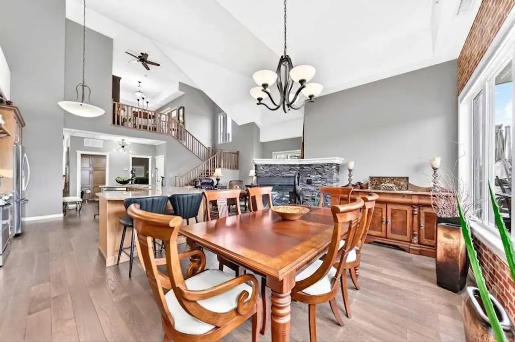 15 Everstone Drive SW Calgary AB T2Y 5B5