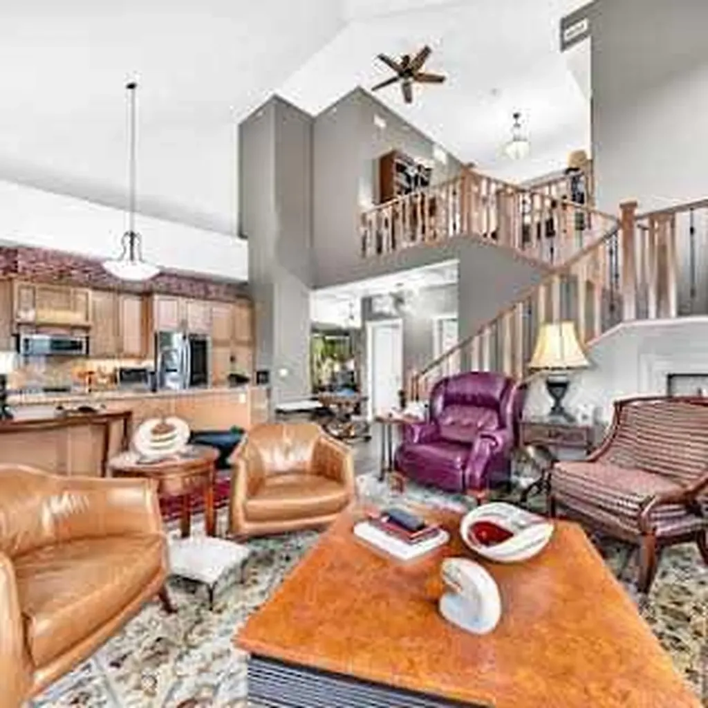 15 Everstone Drive SW Calgary AB T2Y 5B5