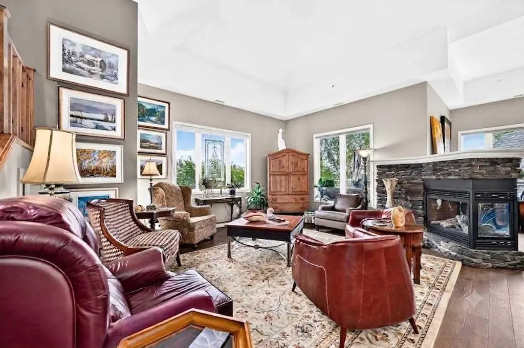 15 Everstone Drive SW Calgary AB T2Y 5B5