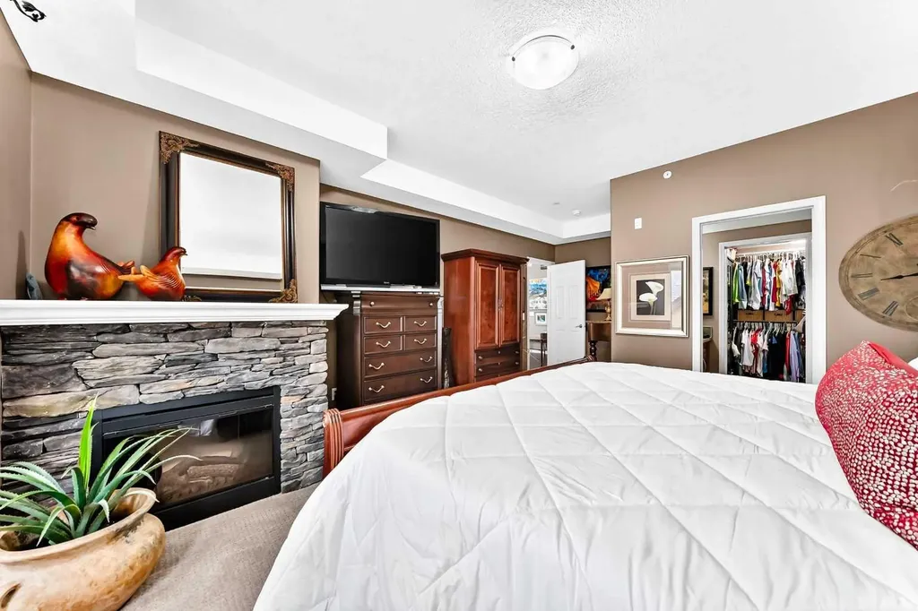 15 Everstone Drive SW Calgary AB T2Y 5B5