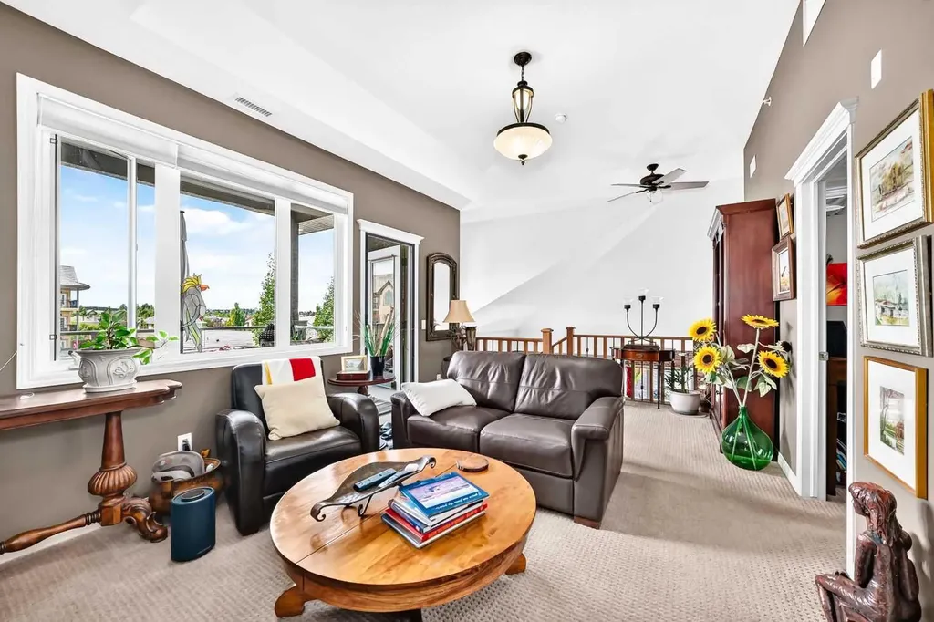 15 Everstone Drive SW Calgary AB T2Y 5B5