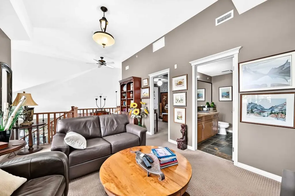 15 Everstone Drive SW Calgary AB T2Y 5B5