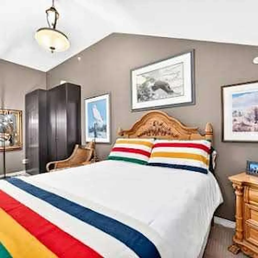 15 Everstone Drive SW Calgary AB T2Y 5B5