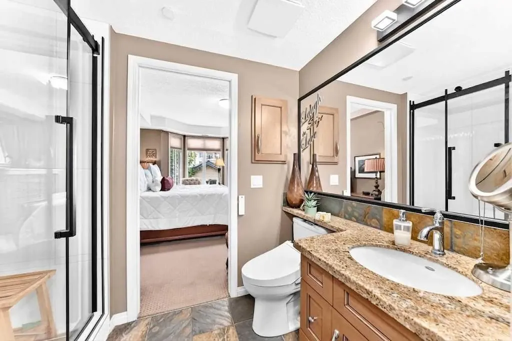 15 Everstone Drive SW Calgary AB T2Y 5B5