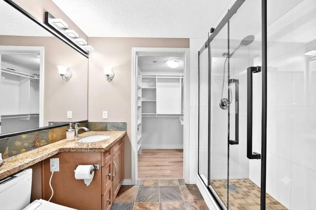 15 Everstone Drive SW Calgary AB T2Y 5B5