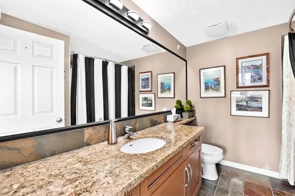 15 Everstone Drive SW Calgary AB T2Y 5B5