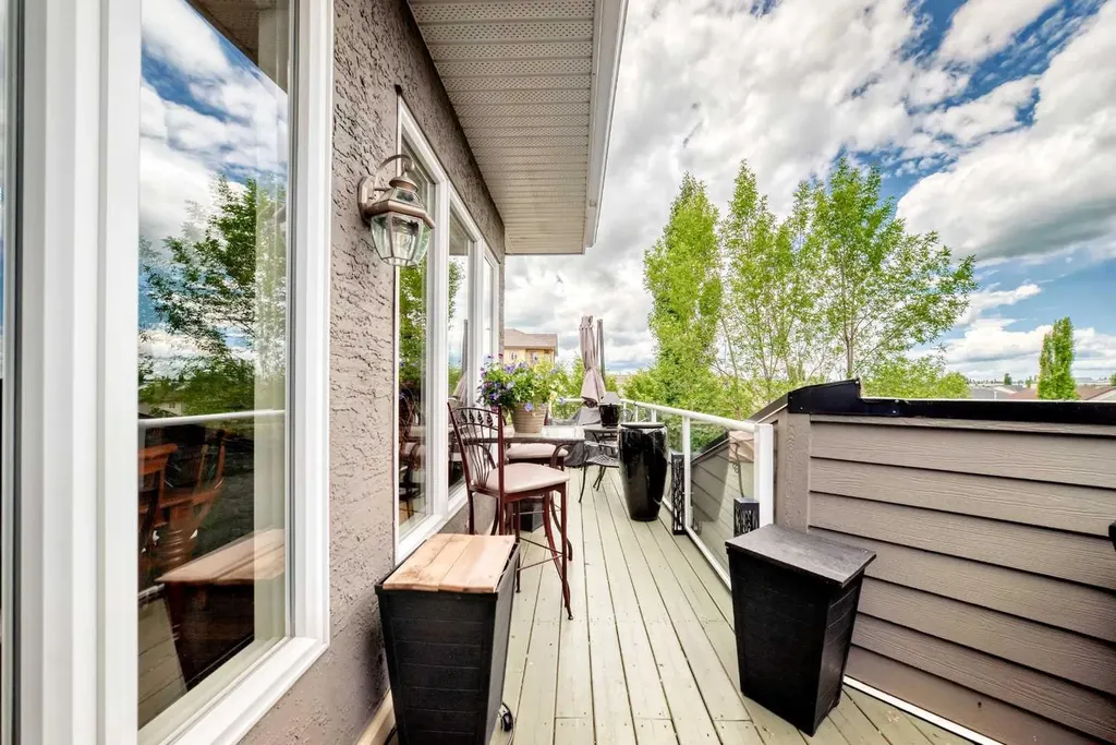 15 Everstone Drive SW Calgary AB T2Y 5B5