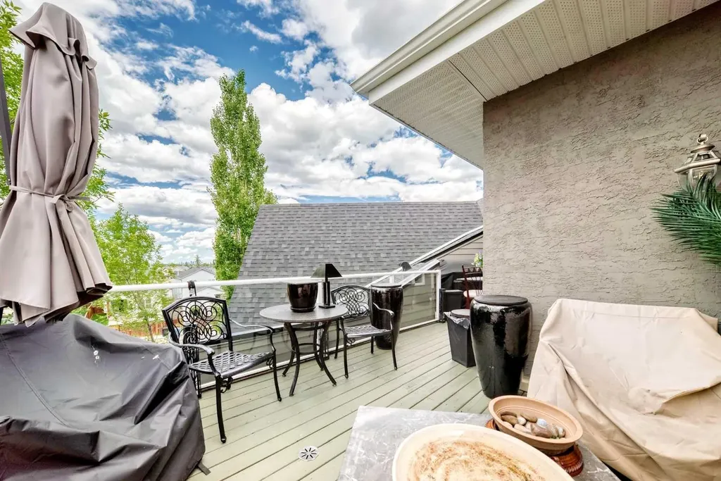 15 Everstone Drive SW Calgary AB T2Y 5B5