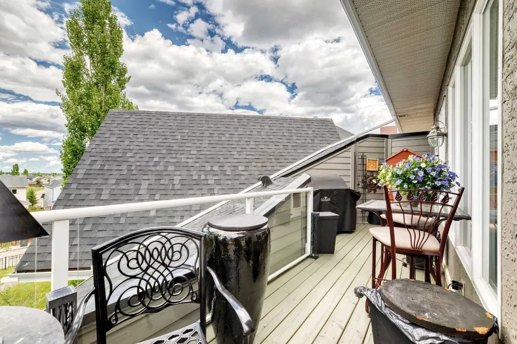 15 Everstone Drive SW Calgary AB T2Y 5B5