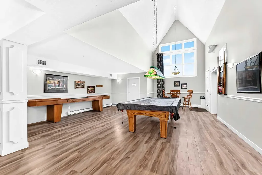 15 Everstone Drive SW Calgary AB T2Y 5B5