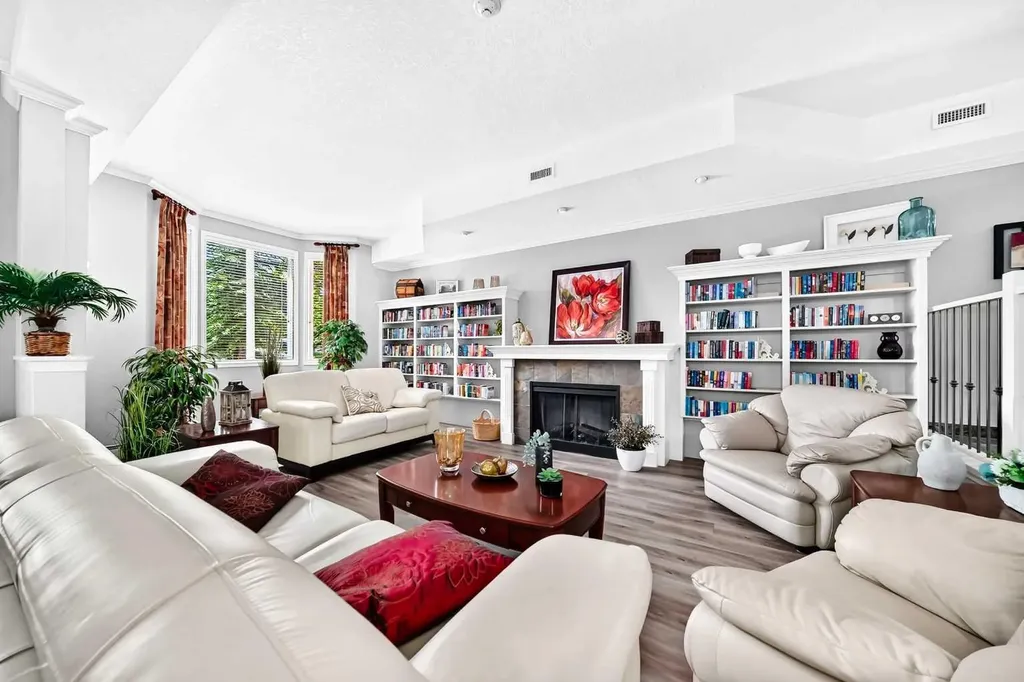 15 Everstone Drive SW Calgary AB T2Y 5B5