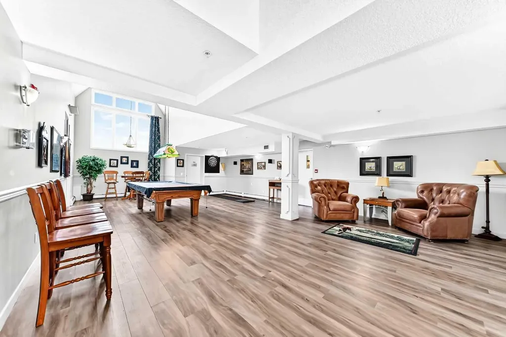 15 Everstone Drive SW Calgary AB T2Y 5B5
