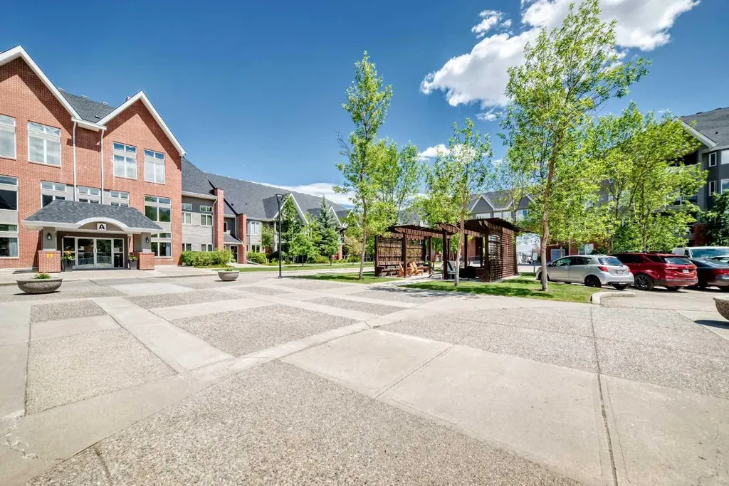 15 Everstone Drive SW Calgary AB T2Y 5B5