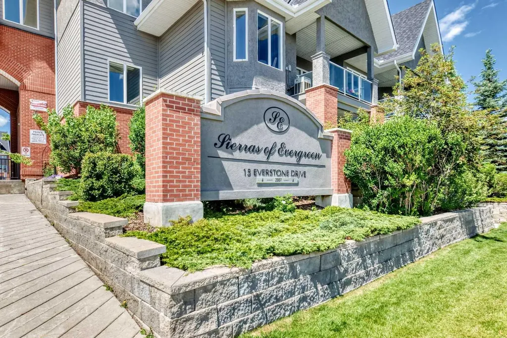 15 Everstone Drive SW Calgary AB T2Y 5B5