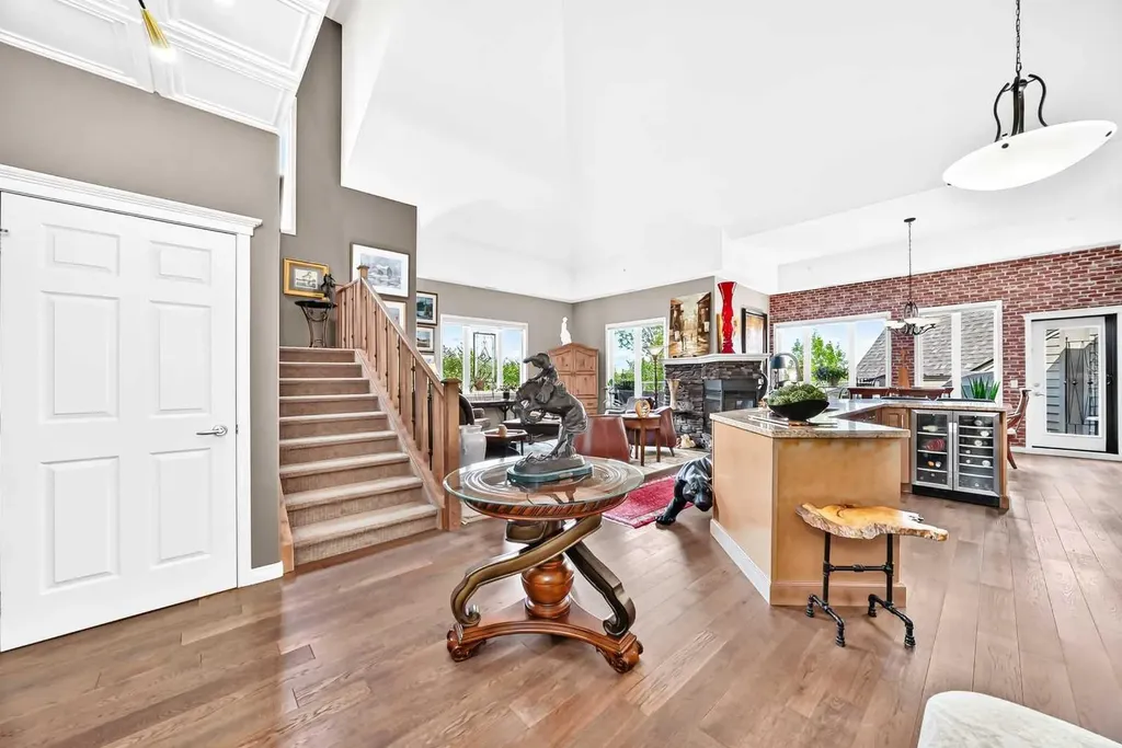 15 Everstone Drive SW Calgary AB T2Y 5B5