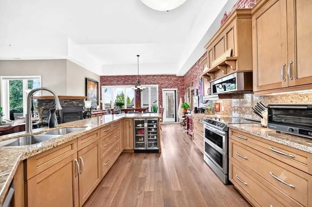 15 Everstone Drive SW Calgary AB T2Y 5B5