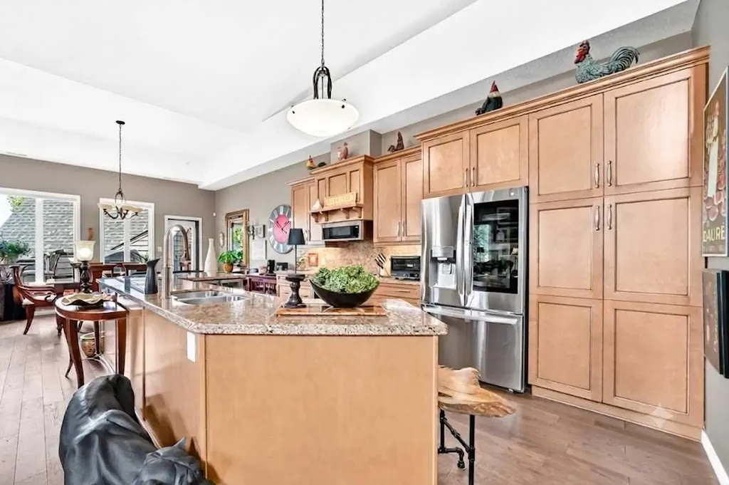 15 Everstone Drive SW Calgary AB T2Y 5B5