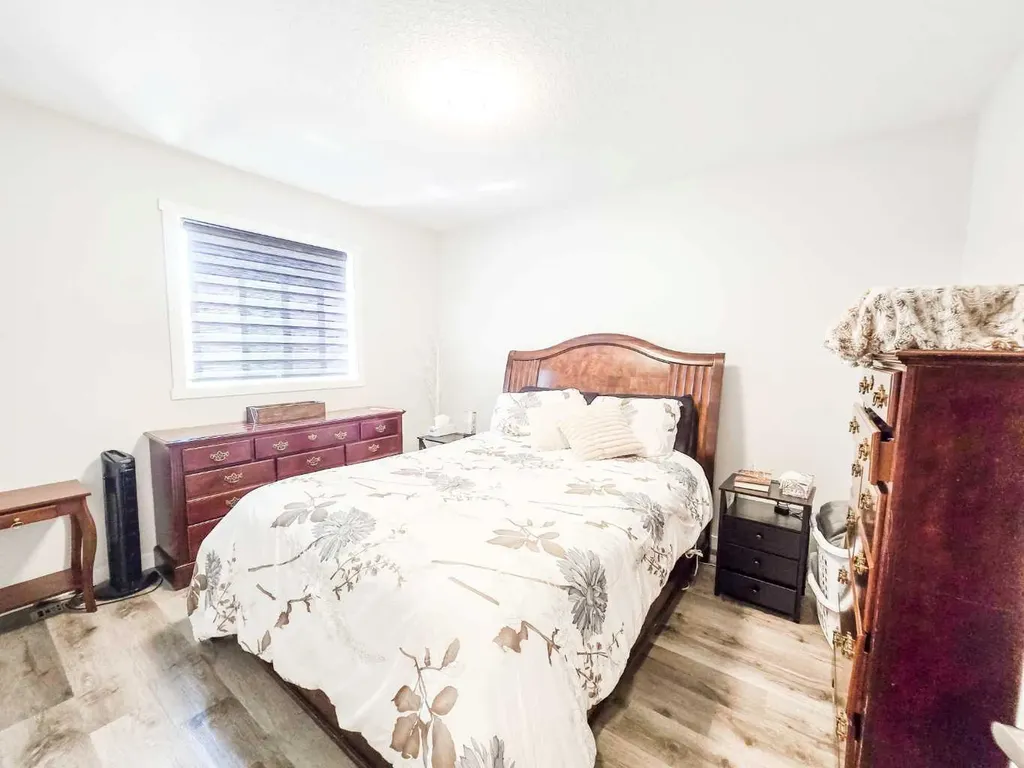 4819 17 Avenue Edson AB T7E 1G4