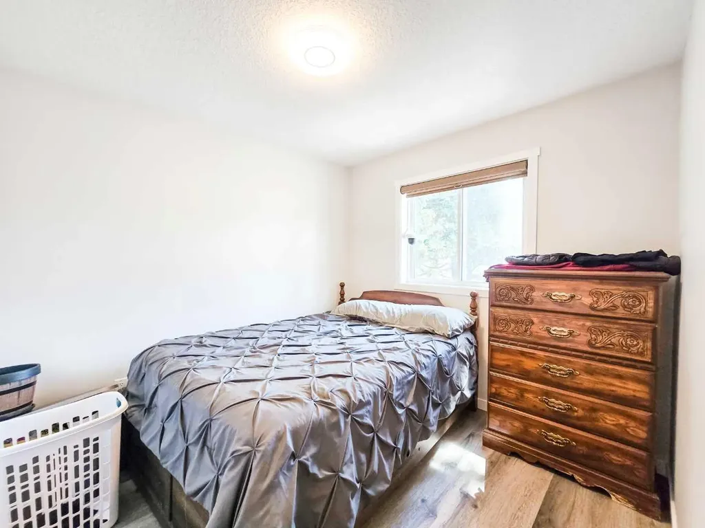 4819 17 Avenue Edson AB T7E 1G4