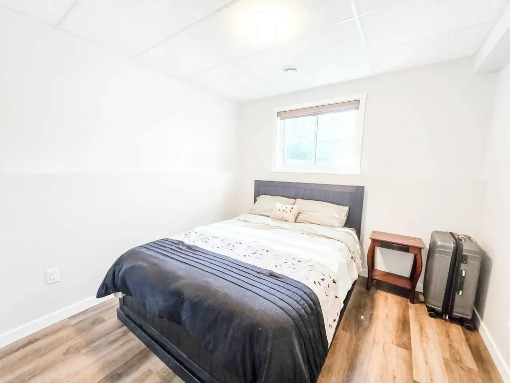 4819 17 Avenue Edson AB T7E 1G4