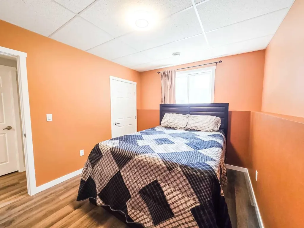 4819 17 Avenue Edson AB T7E 1G4