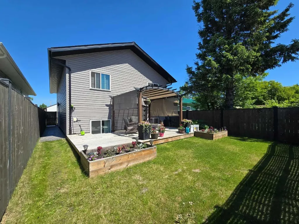 4819 17 Avenue Edson AB T7E 1G4