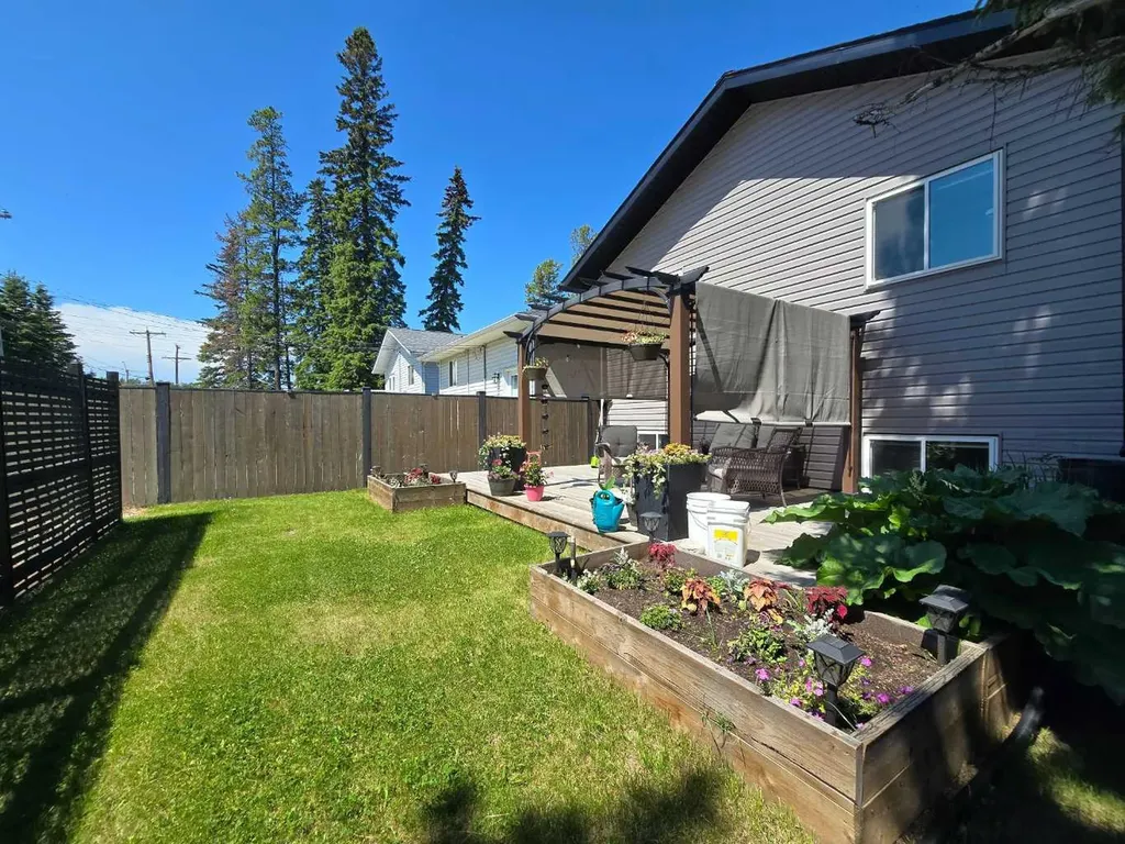 4819 17 Avenue Edson AB T7E 1G4