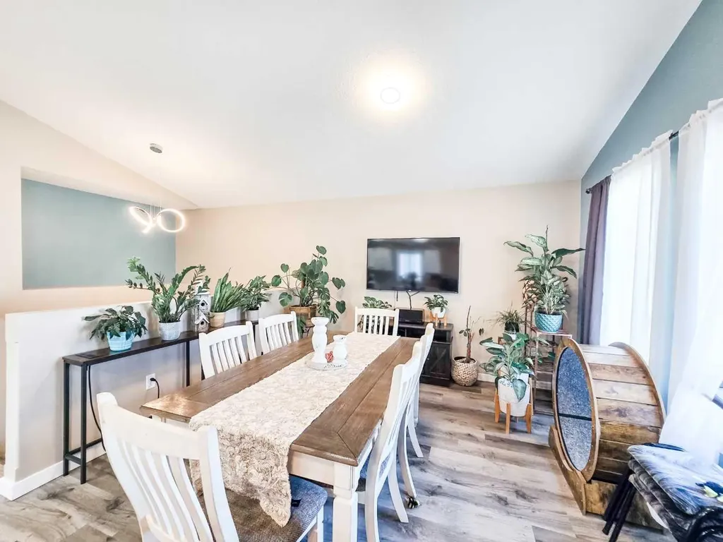 4819 17 Avenue Edson AB T7E 1G4