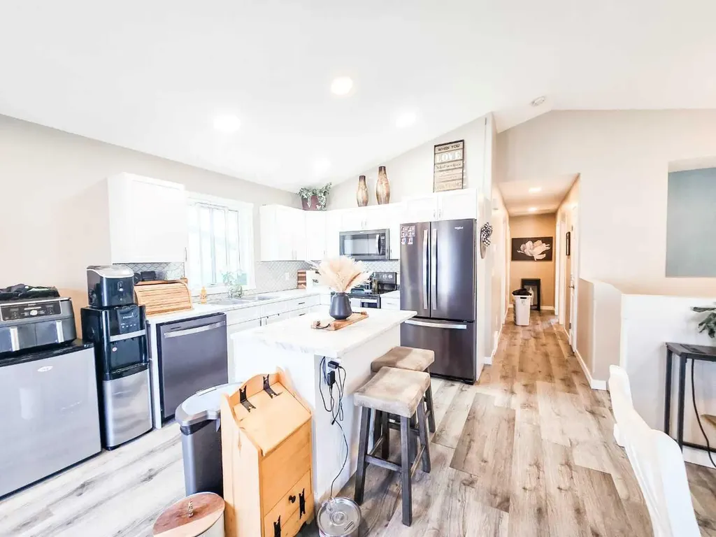 4819 17 Avenue Edson AB T7E 1G4