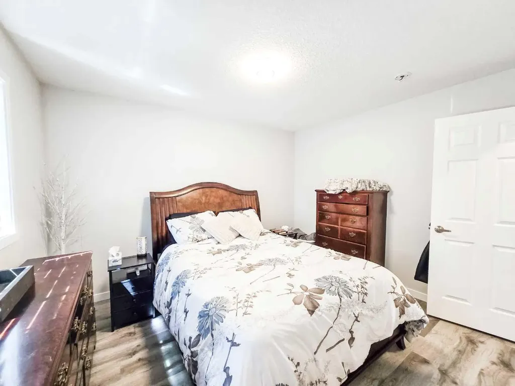 4819 17 Avenue Edson AB T7E 1G4