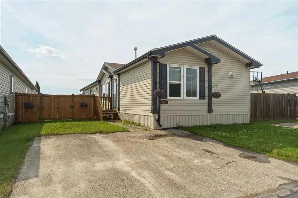 8922 89 Street Grande Prairie AB T8X0G1