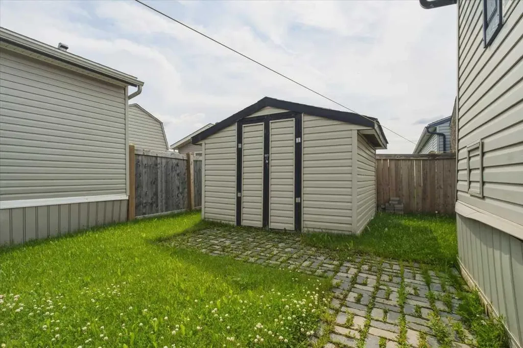 8922 89 Street Grande Prairie AB T8X0G1